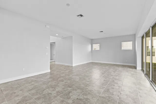 Residence photo 16