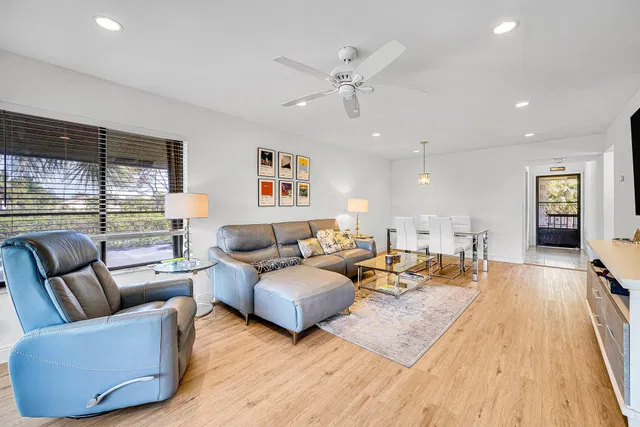 Unit 416 photo 3