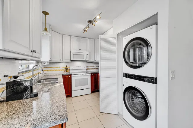 Unit 416 photo 7