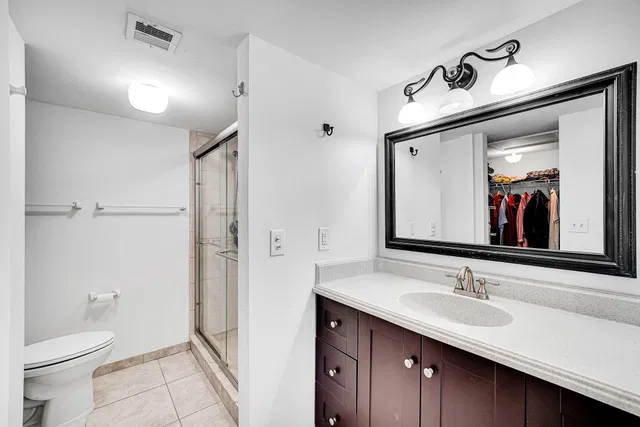Unit 416 photo 14