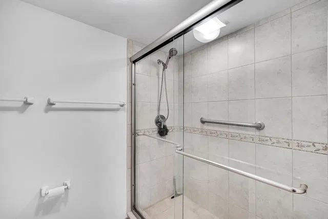 Unit 416 photo 15