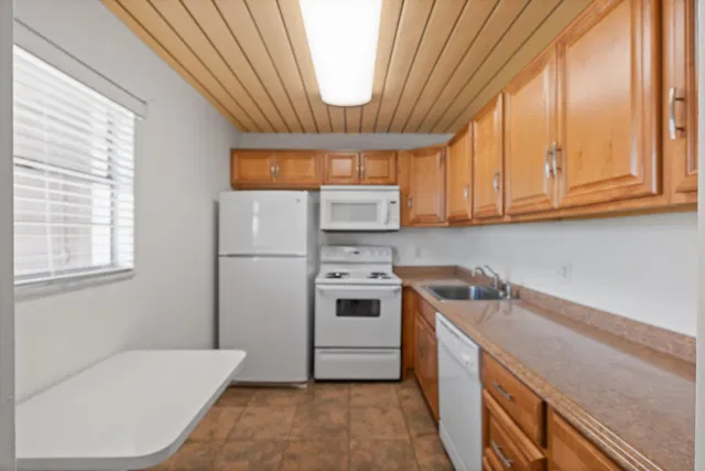  Unit 418 photo 10