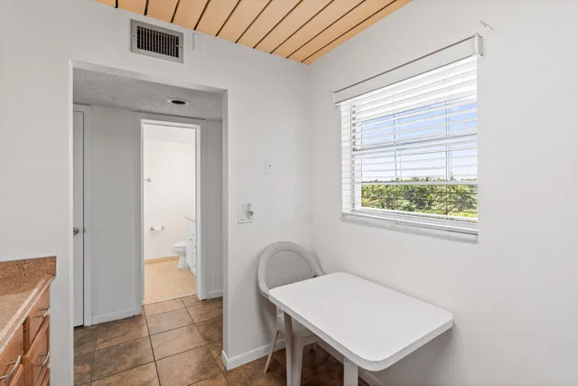  Unit 418 photo 11