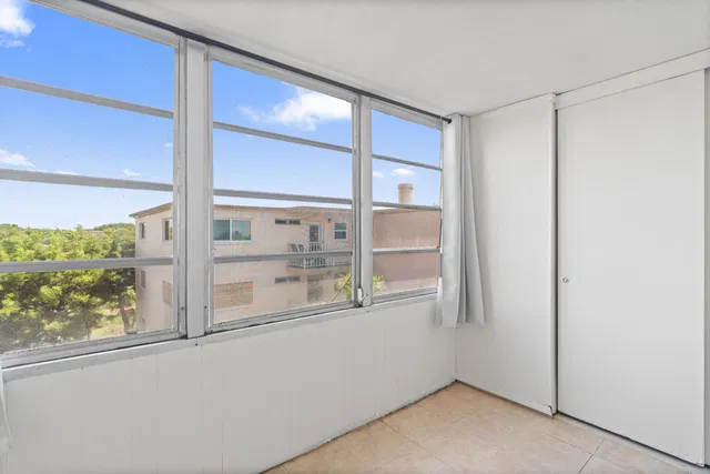  Unit 418 photo 14
