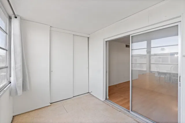  Unit 418 photo 16