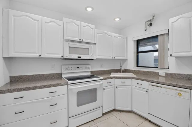  Unit F photo 27