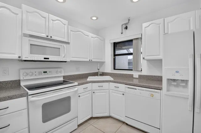  Unit F photo 29