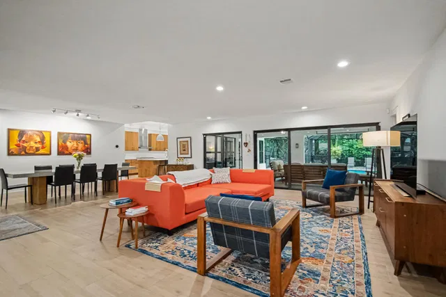 Residence photo 19