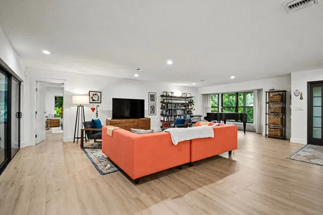 Residence photo 22