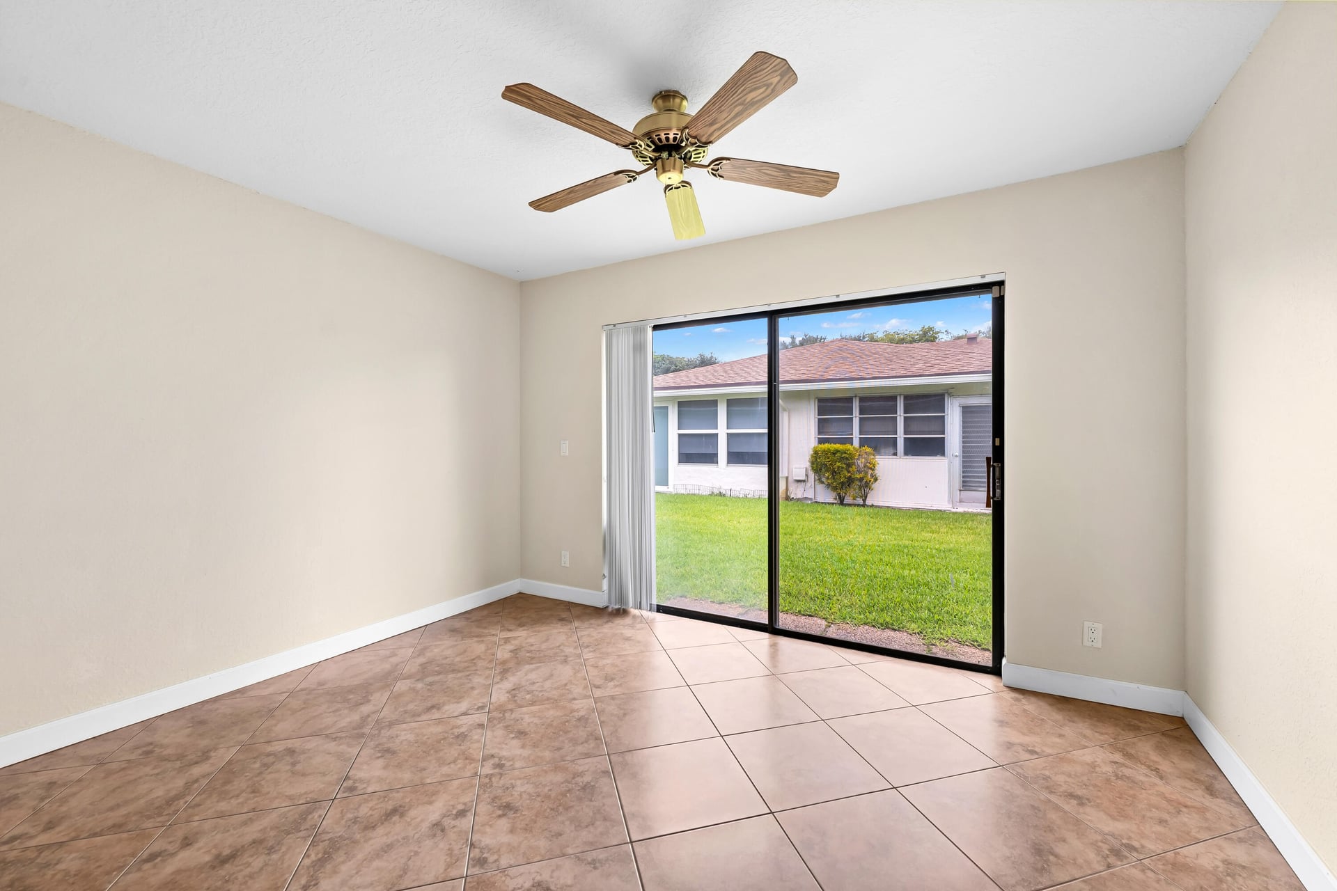 Residence photo 12