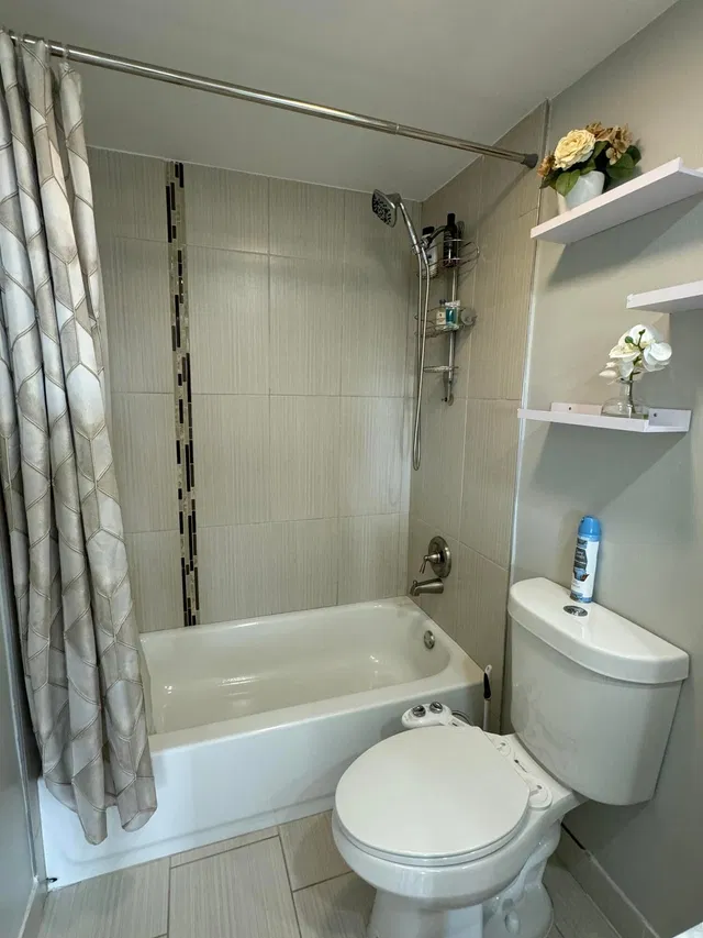 Unit 417 photo 5