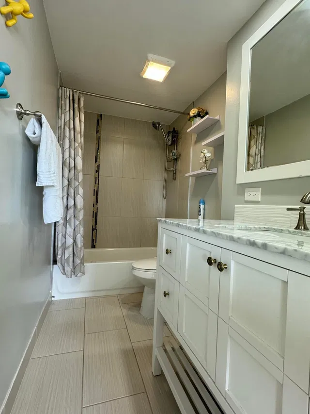 Unit 417 photo 6