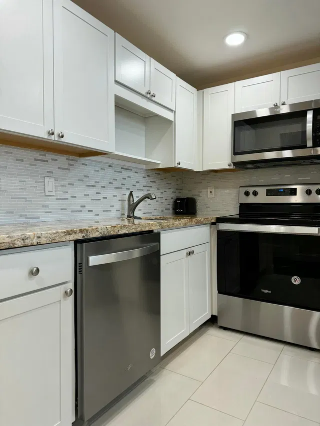 Unit 417 photo 9