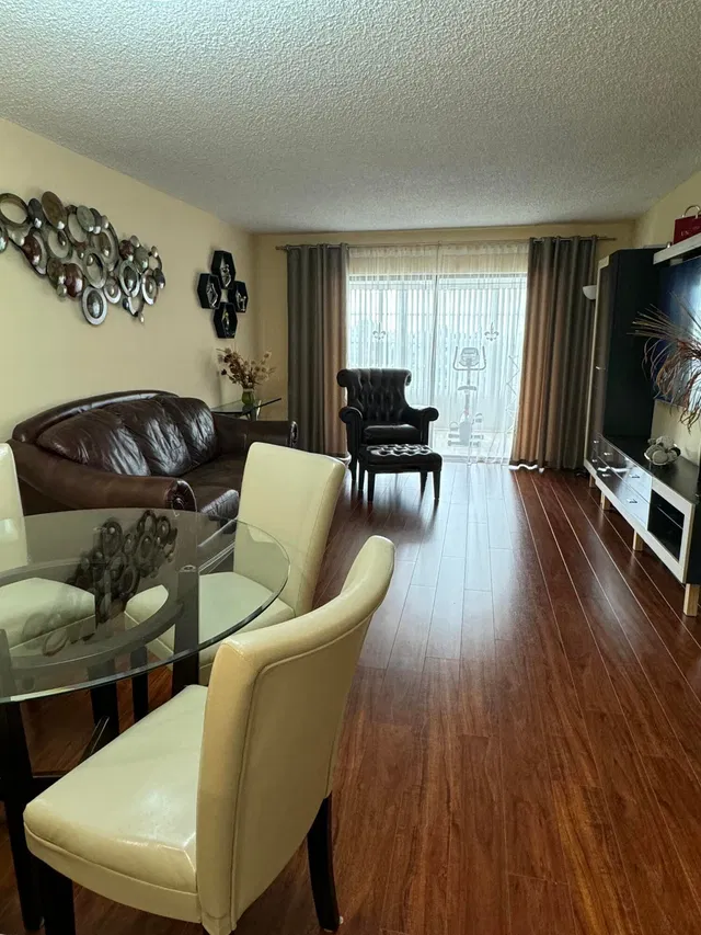 Unit 417 photo 11