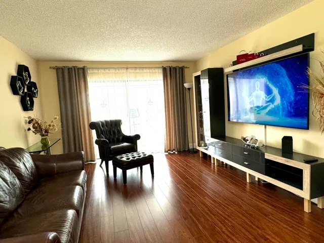 Unit 417 photo 15