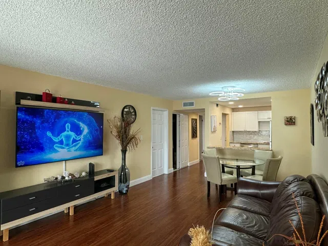 Unit 417 photo 16