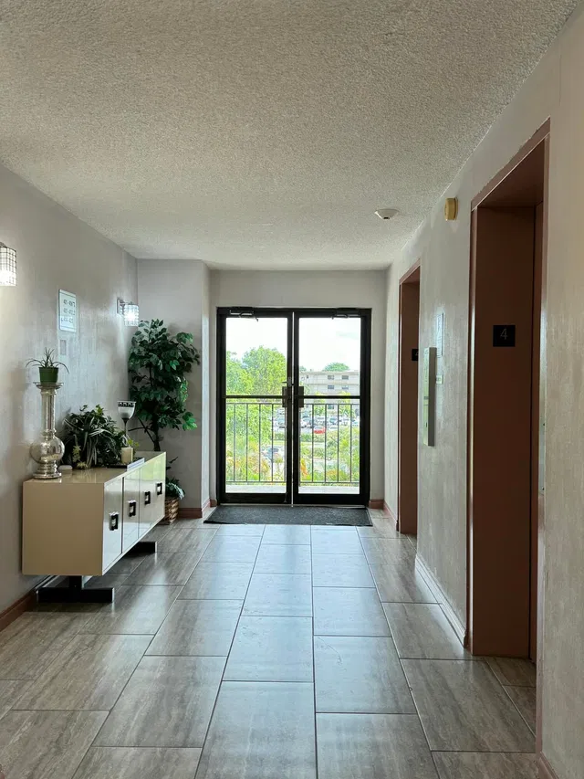 Unit 417 photo 19