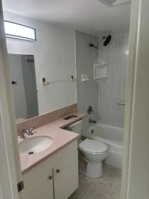  Unit 207 photo 4