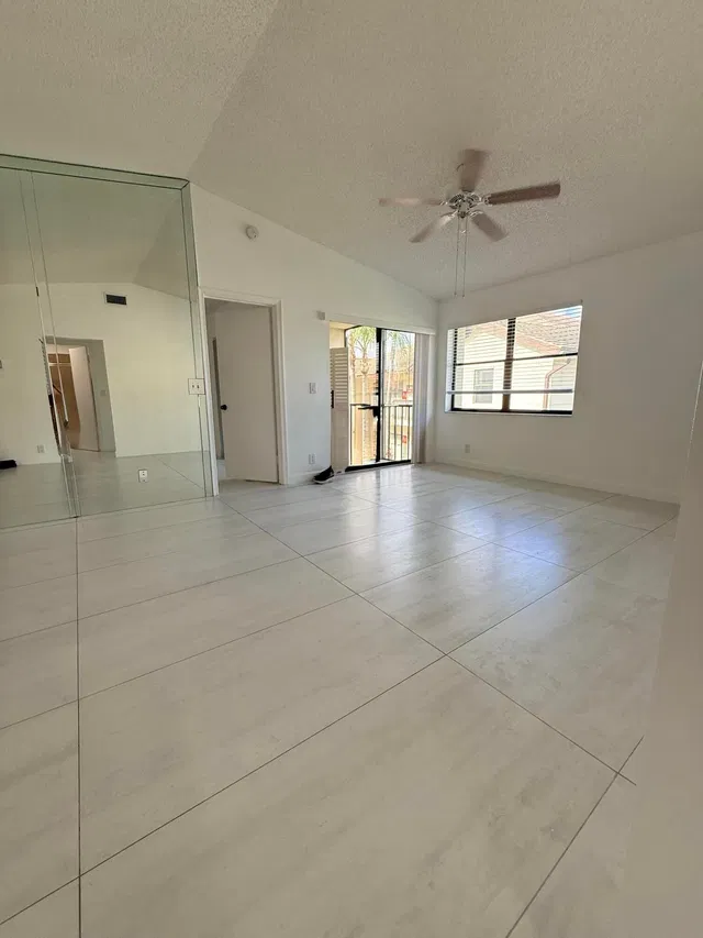  Unit 203 photo 4