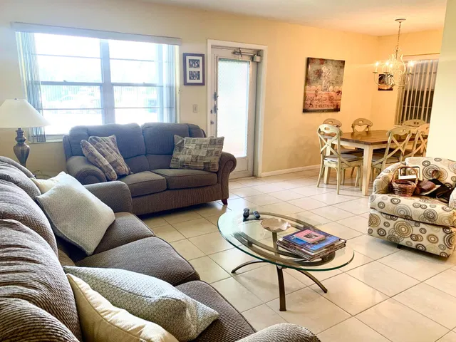 Residence photo 16