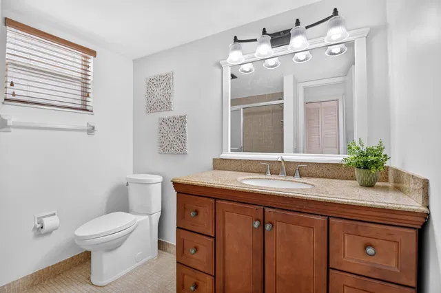 Unit 205 photo 11