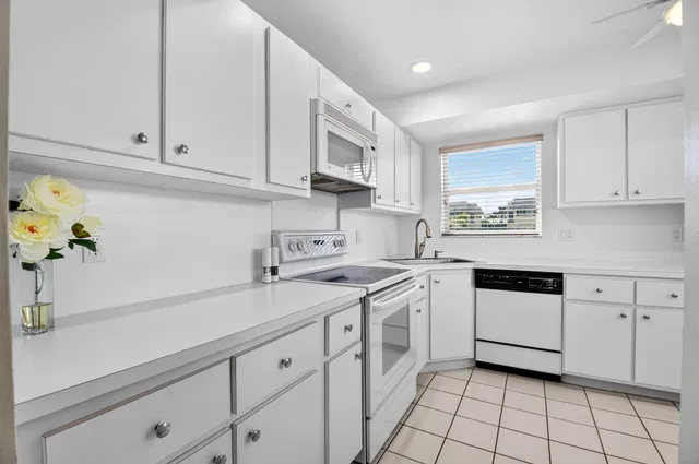 Unit 205 photo 14