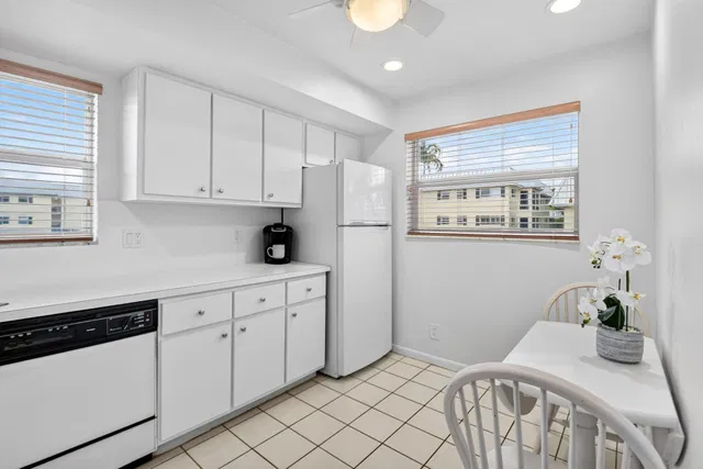 Unit 205 photo 16