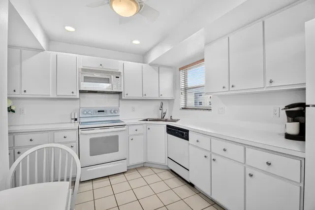 Unit 205 photo 18