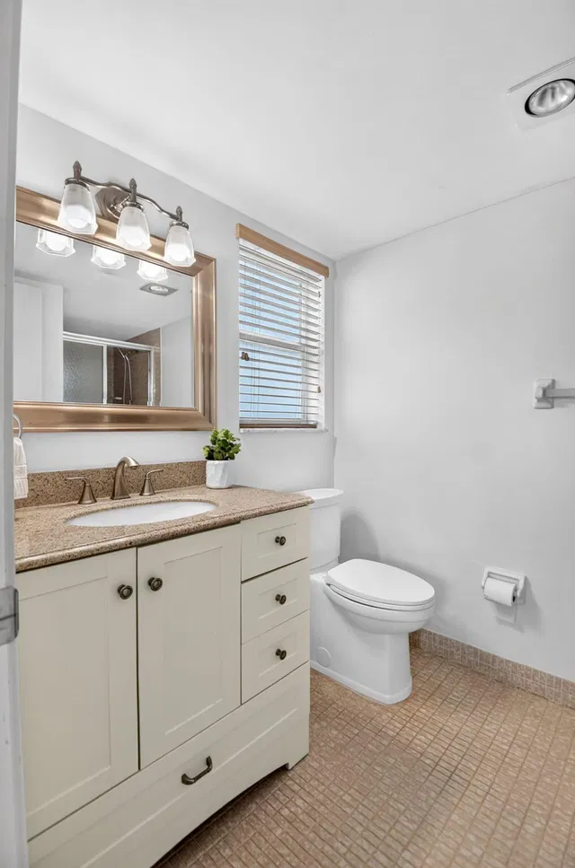 Unit 205 photo 32