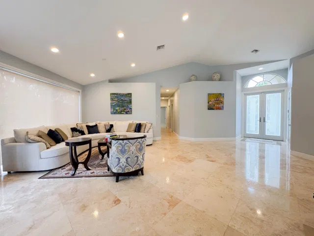  Residence photo 9