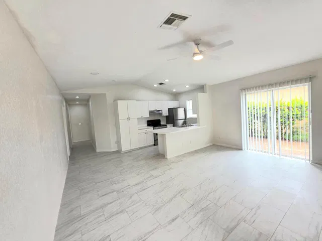 Residence photo 2