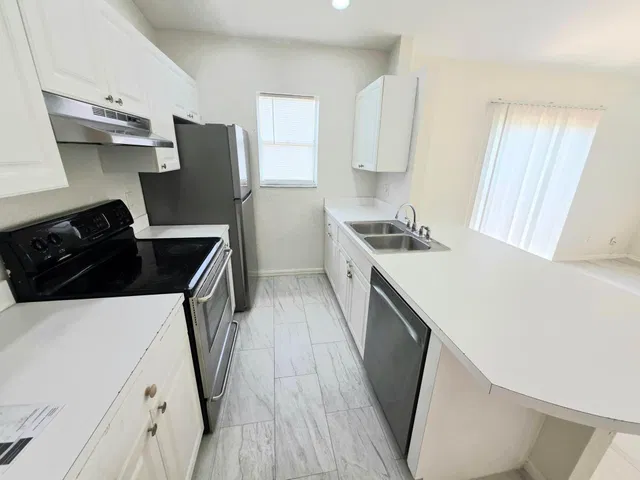 Residence photo 4