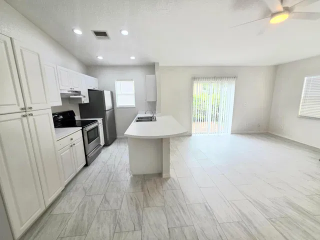 Residence photo 5