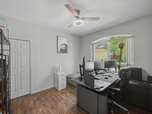 Residence photo 32
