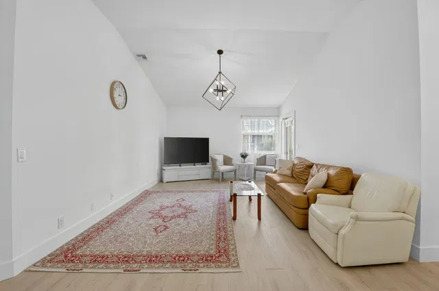 Unit 2020 photo 10