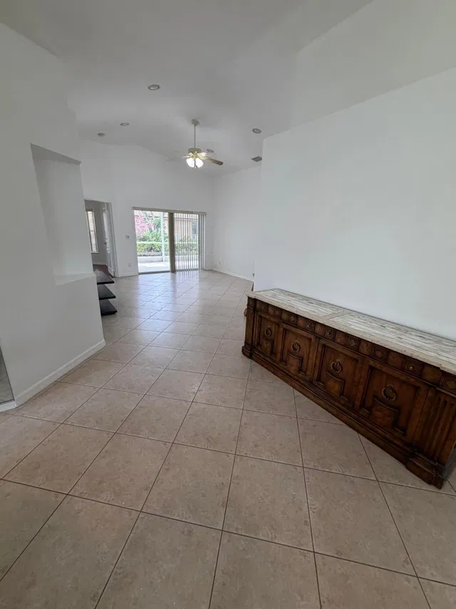 Residence photo 4