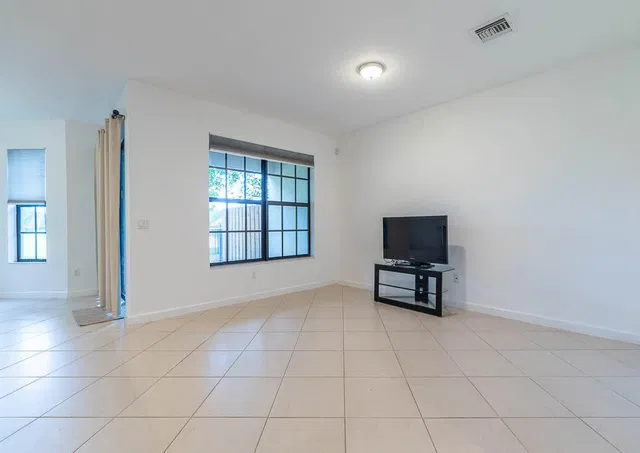 Residence photo 8