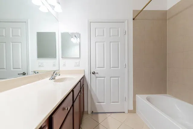 Residence photo 16