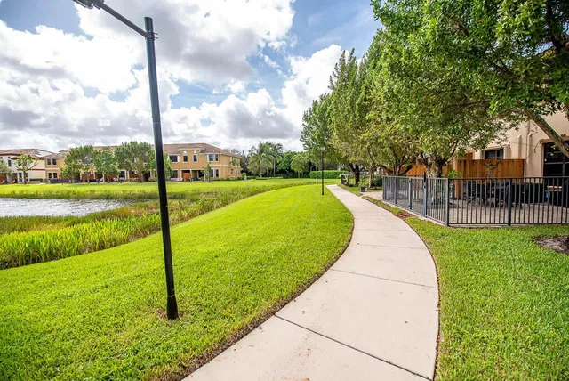 Residence photo 32