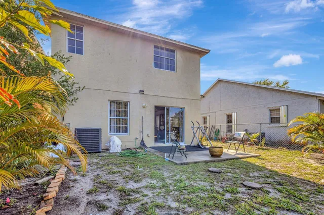 Residence photo 33