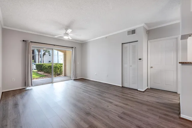 Residence photo 5