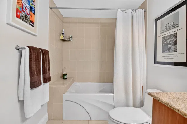 610 Clematis Unit 424 photo 21