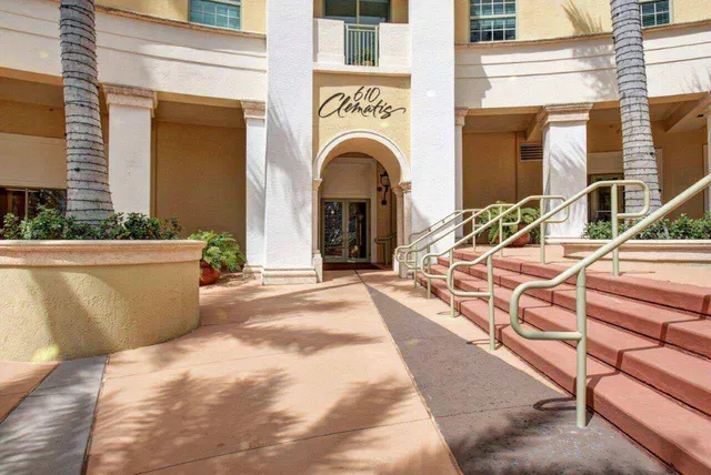 610 Clematis Unit 424 photo 31
