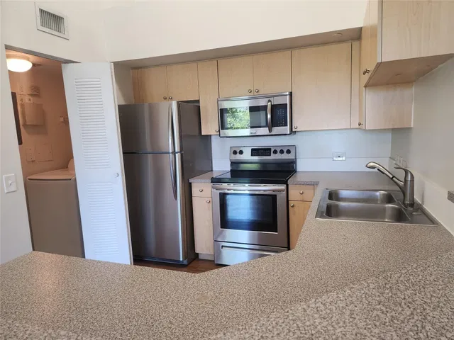 Unit 317 photo 17