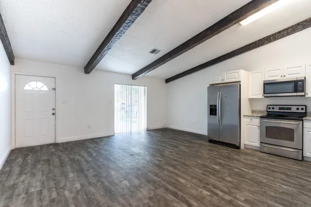  Residence photo 15