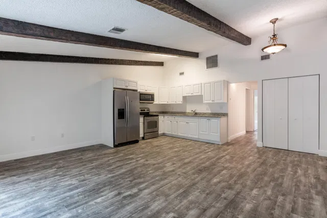  Residence photo 17
