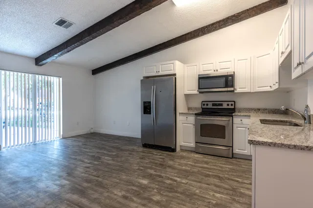  Residence photo 19