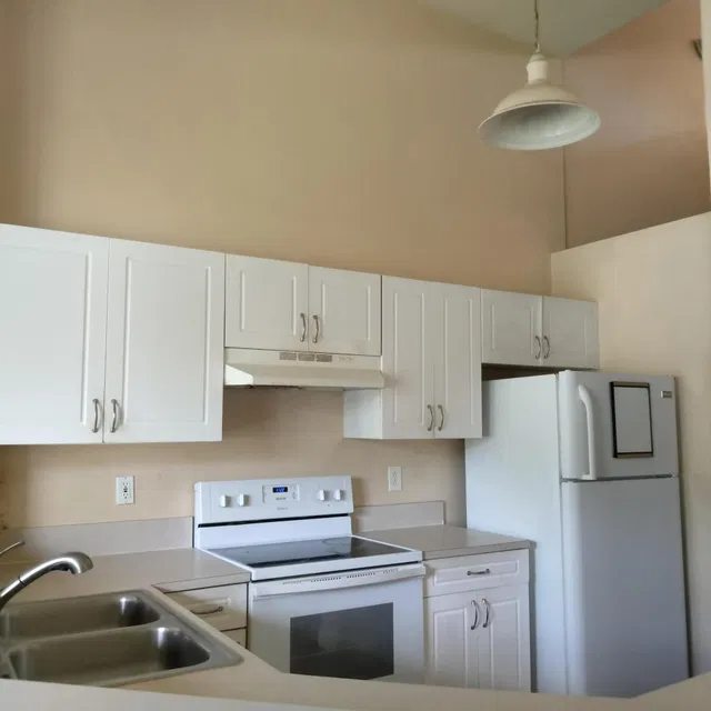  Unit 305 photo 9