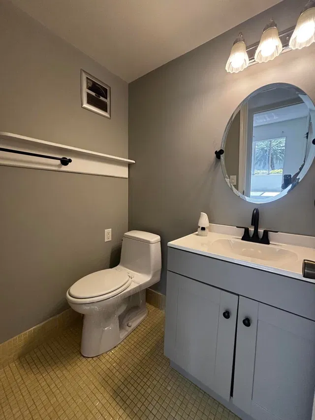  Unit 204 photo 9