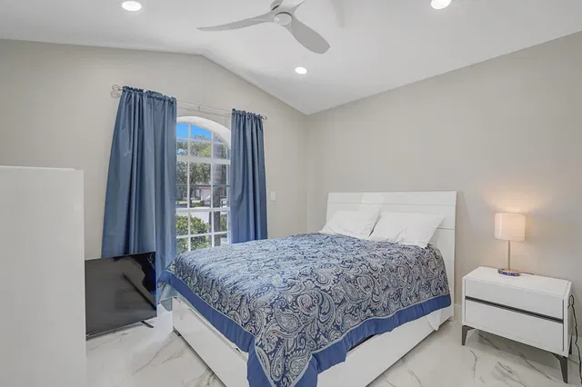 Residence photo 18